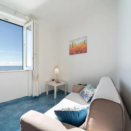 Holiday home Blurose *